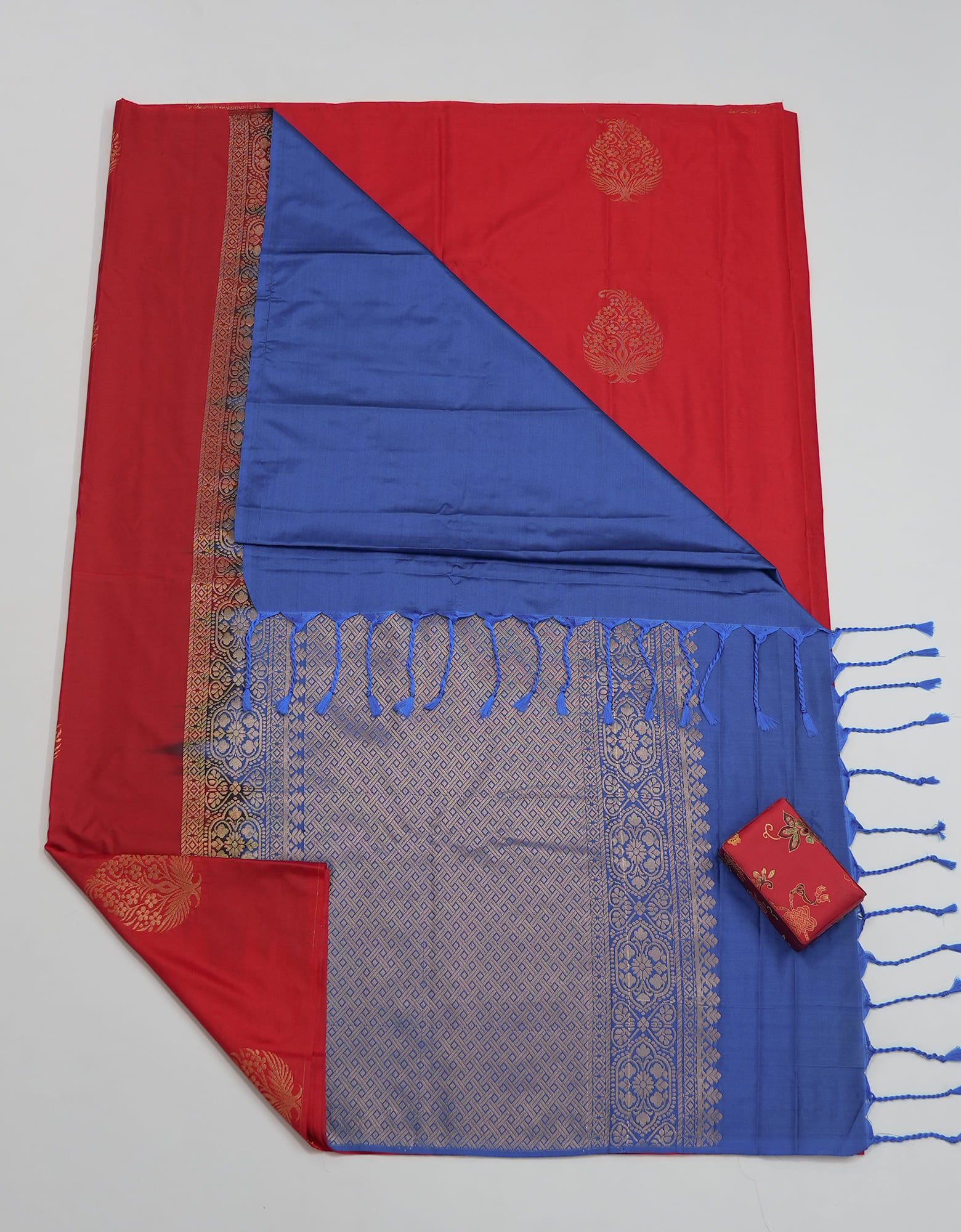 Classic Red Kanchipuram Borderless Silk Saree