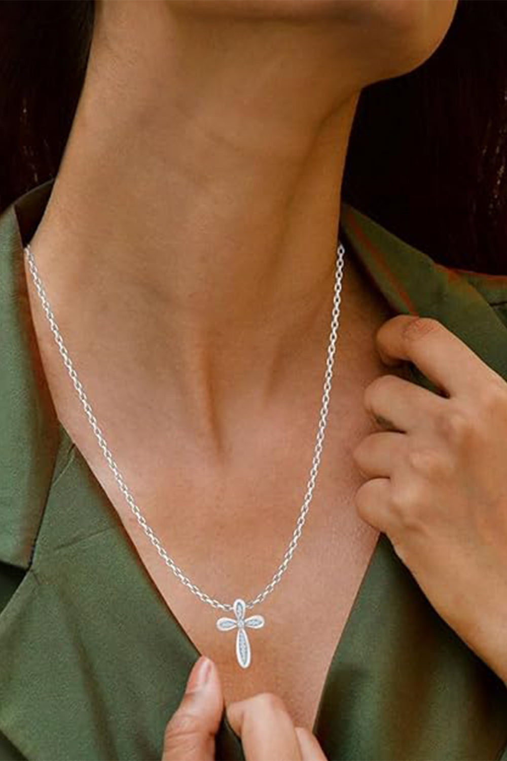 Yaathi Latest Moissanite Cross Pendant Necklace in 18K Gold