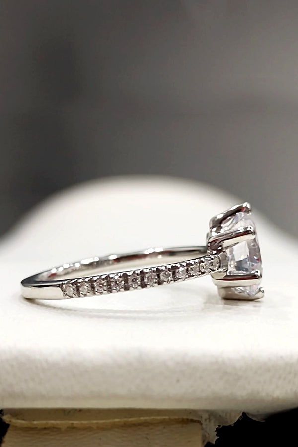 Round Cut Moissanite Diamond Ring